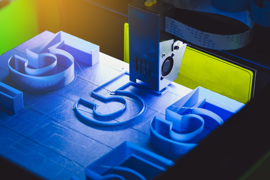 3D printing equipment printing the number 5.